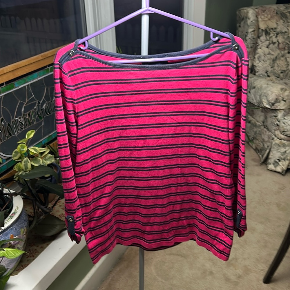 J38.    Dark pick and black striped top